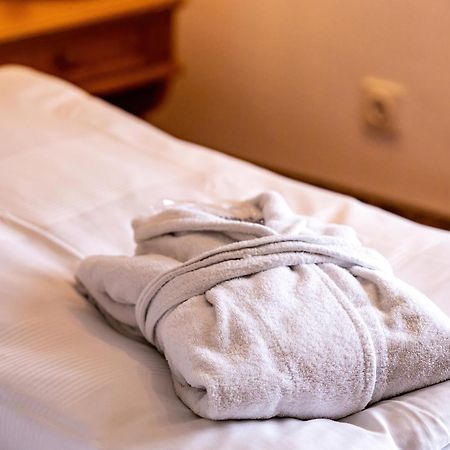 Hotel Fuerstenhof - Wellness- Und Golfhotel Bad Griesbach  Bagian luar foto